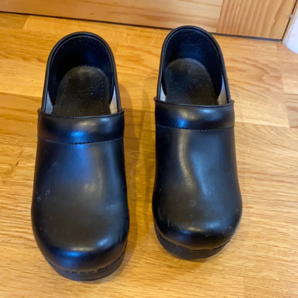Women’s Balck Dansko Clogs
